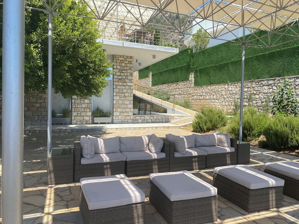 Relaxation area beside pool bar