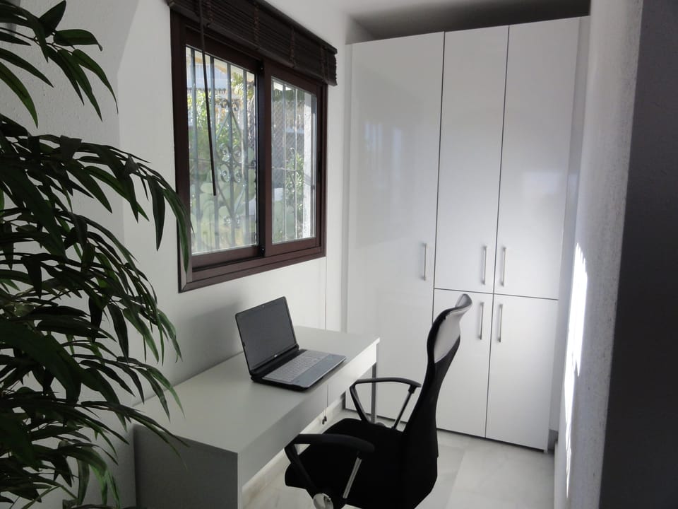 Study and Utility room (washing machine in the cupboard)