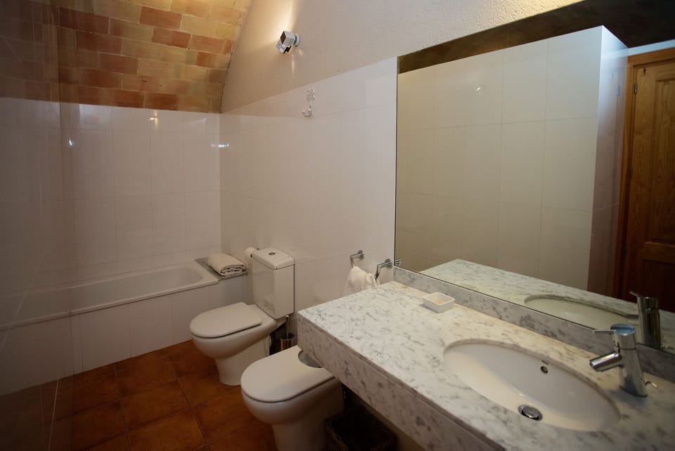 6 Private bathrooms 