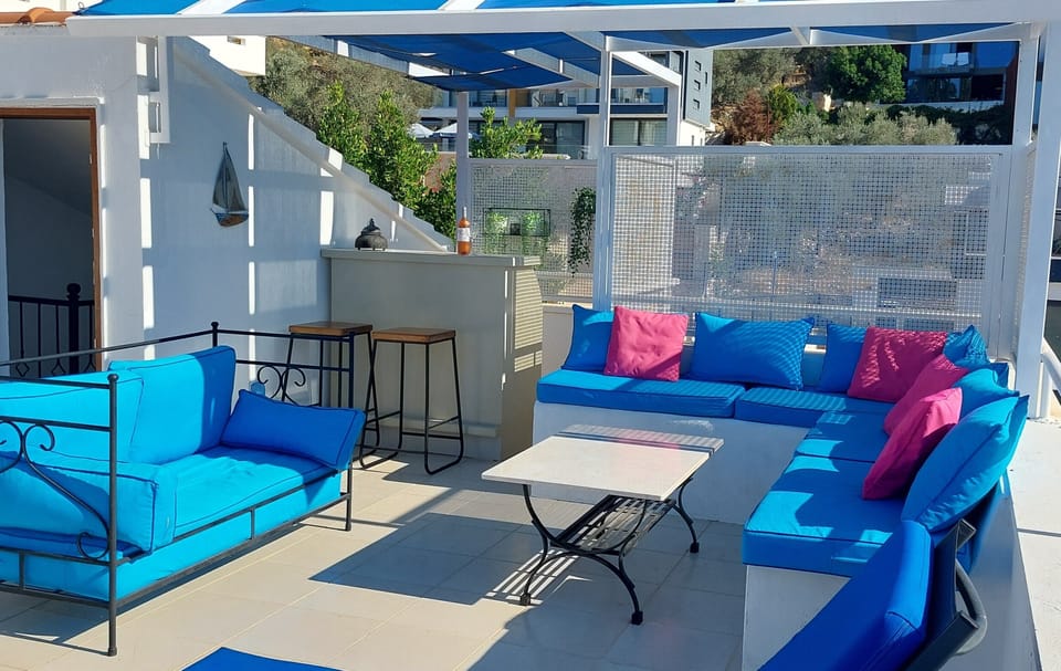 Roof top terrace and bar area