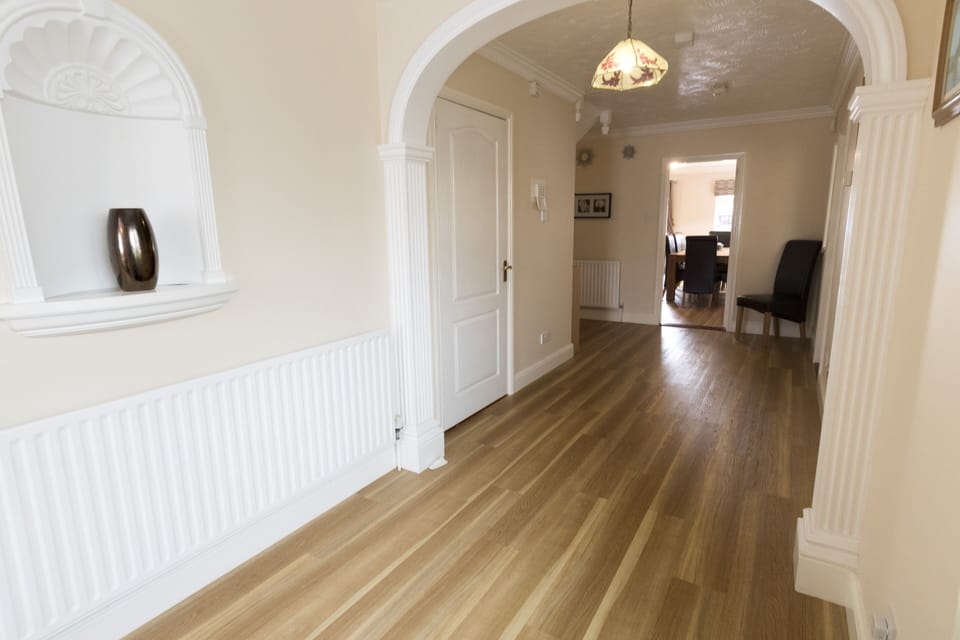Entrance hallway looking towards lounge