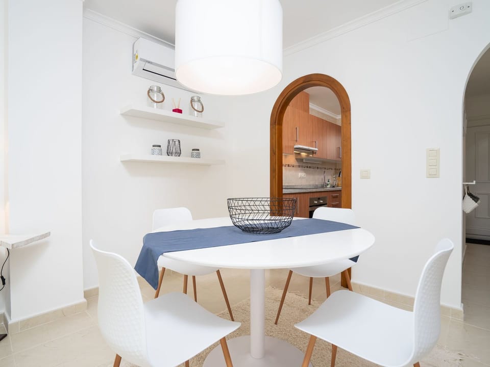 Room, Property, Furniture, Interior Design, Table, Building, House, Architecture, Real Estate, Floor