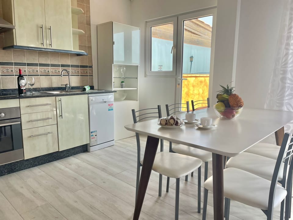 Kitchen  / Dining