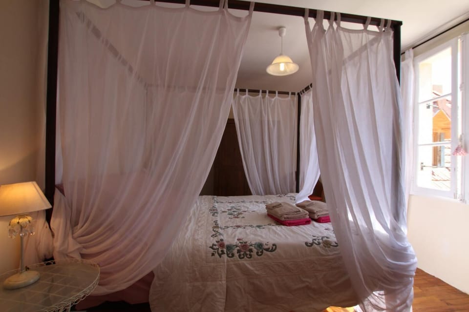 Master Bedroom with 4 poster