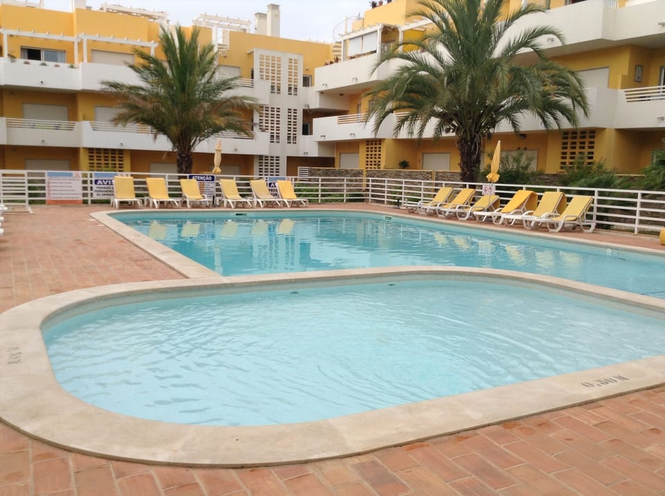 Gorgeous pool and sun bathing area