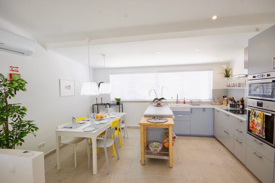 dining room / kitchen