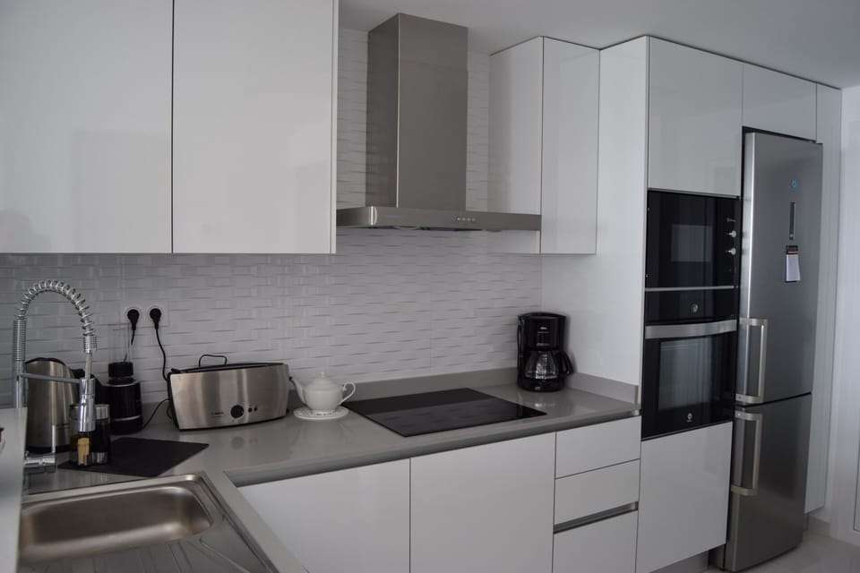 Fully fitted kitchen