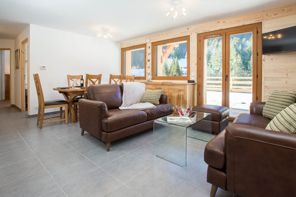 Lounge and dining area