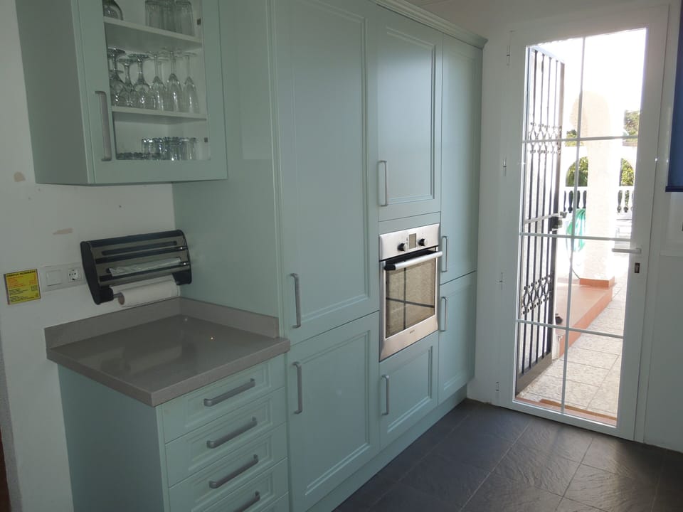 Built in fridge/freezer and oven