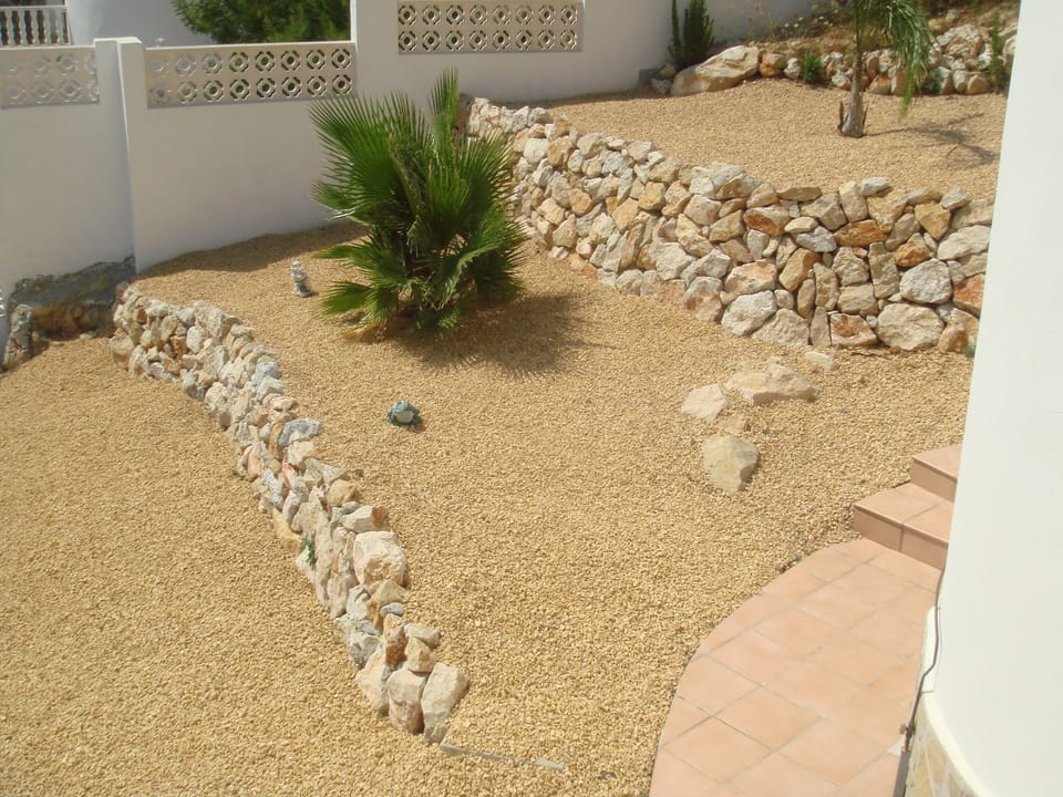 GARDENS AROUND VILLA