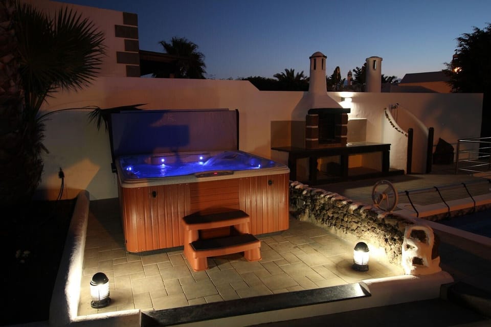Nightime in CHIC hot tub