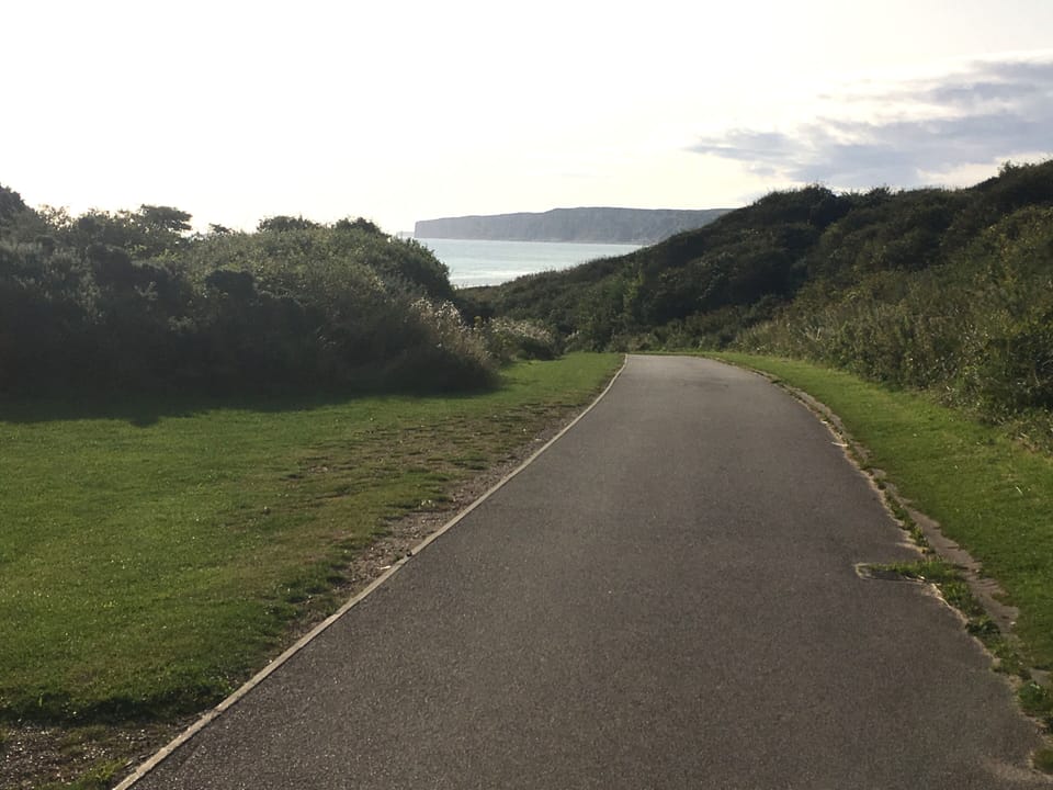 Private direct access to the beach 