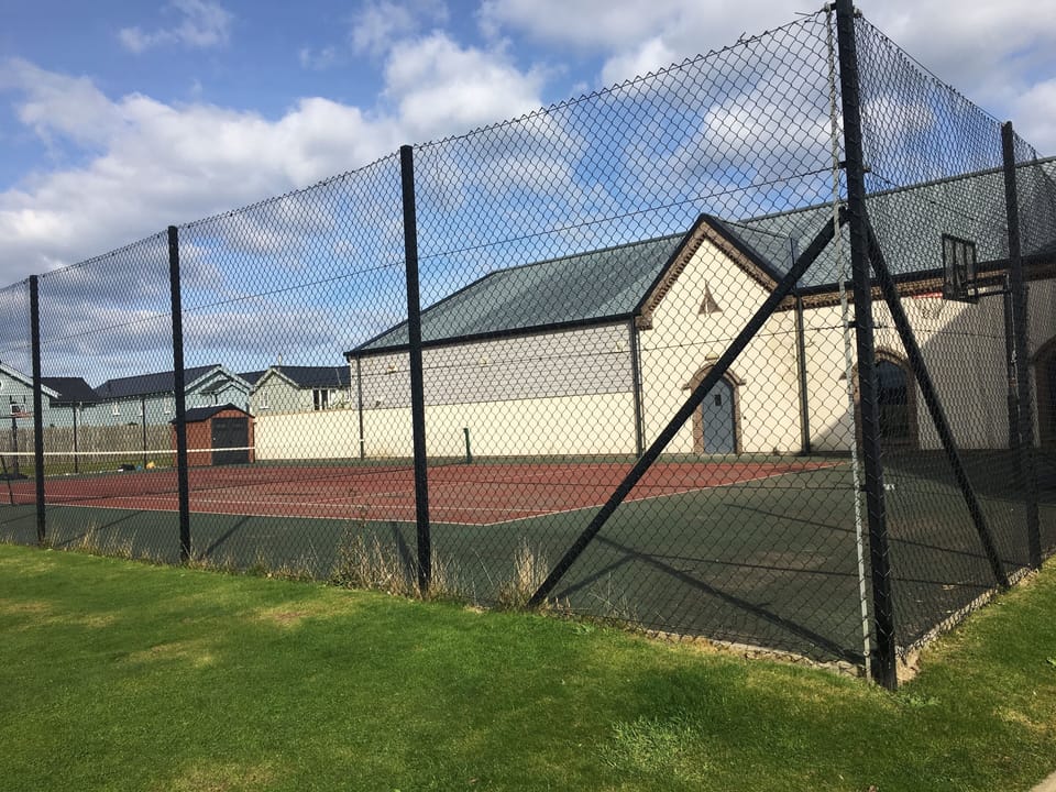 Tennis court available to hire 