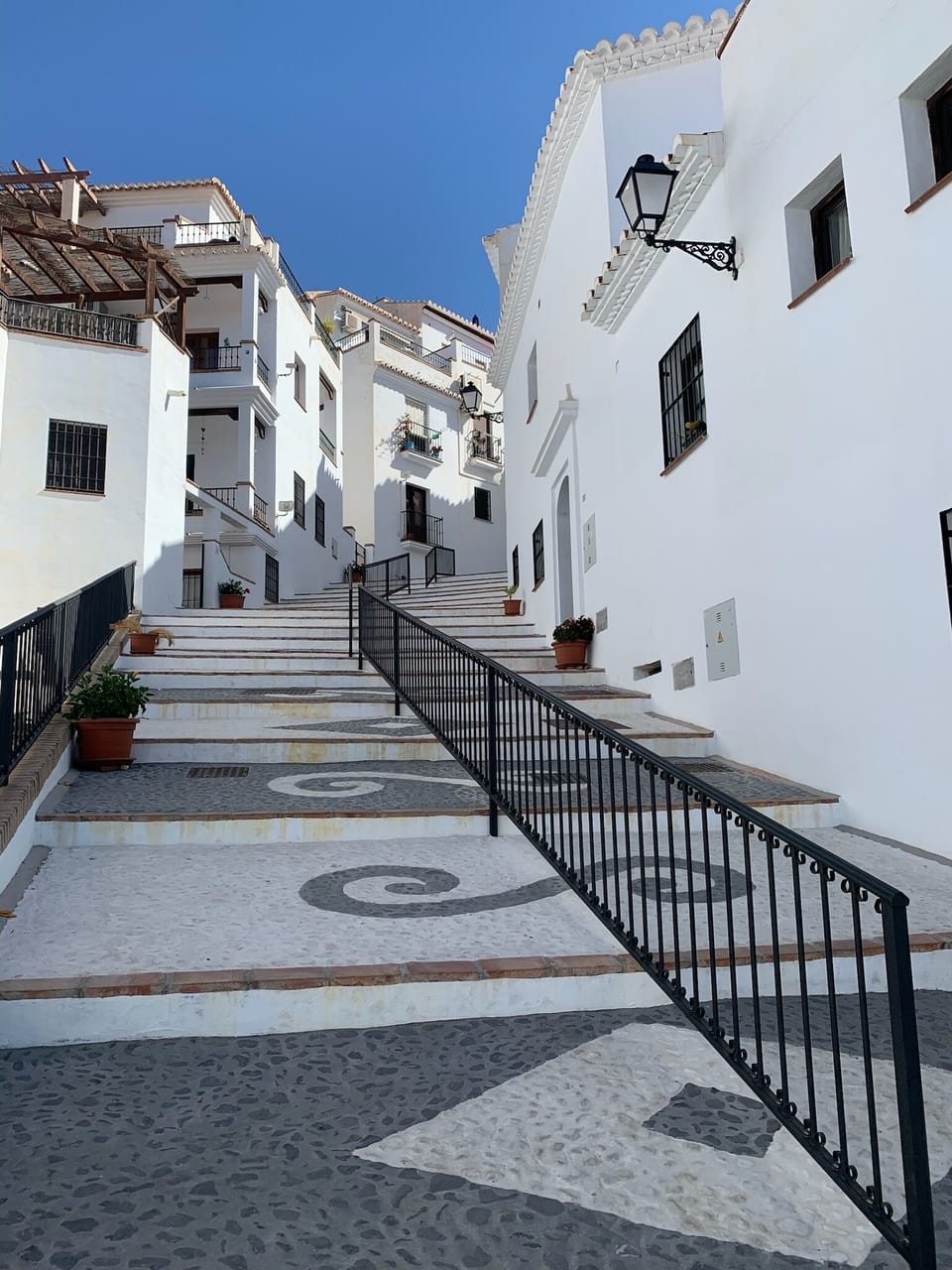 Path leading upto the apartment from Carretera de la Circunvalación