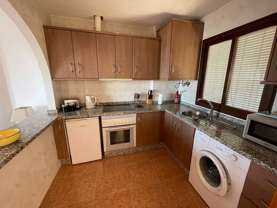 Fully fitted Kitchen