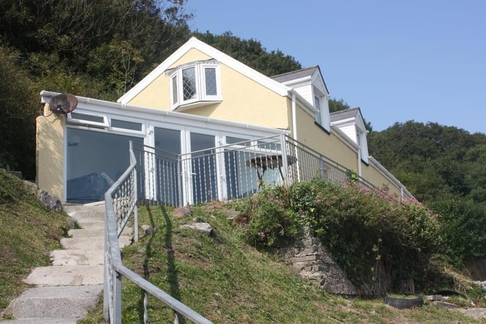 SUNROOM AND  GARDEN STEPS