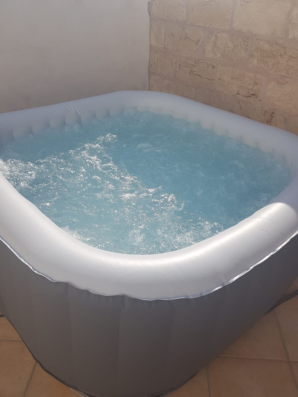 Outdoor spa tub