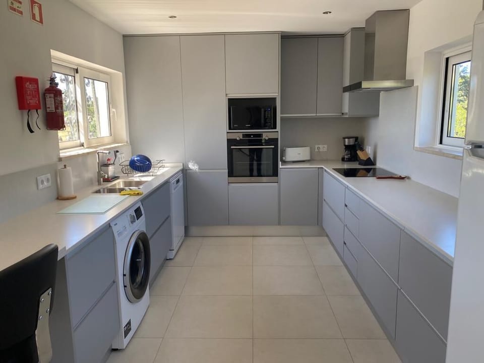 The fully equipped kitchen