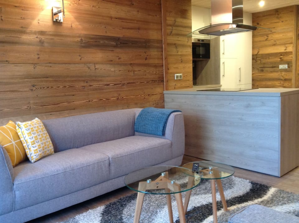 Relax with TV, free WiFi, DVDs, x-box 350, board games or a good book. 
