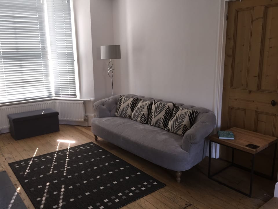 Lounge - front