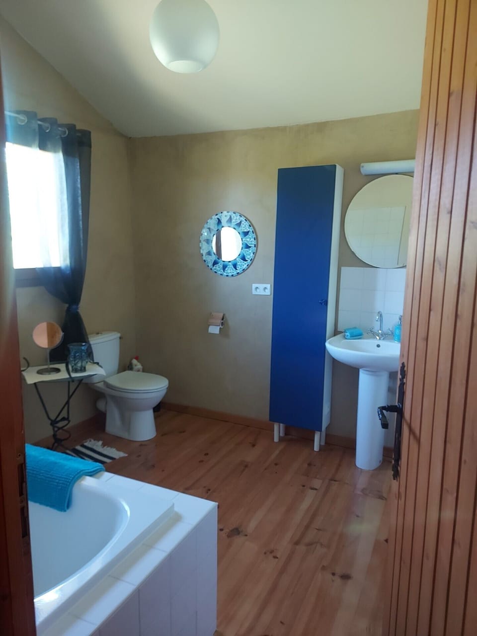 En suite bathroom 1st floor