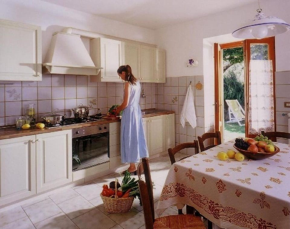 large and spacious kitchen