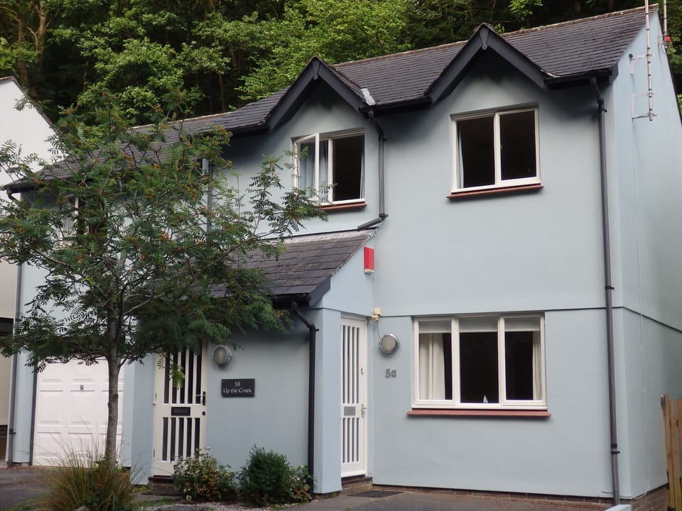 5a Waterhead Close