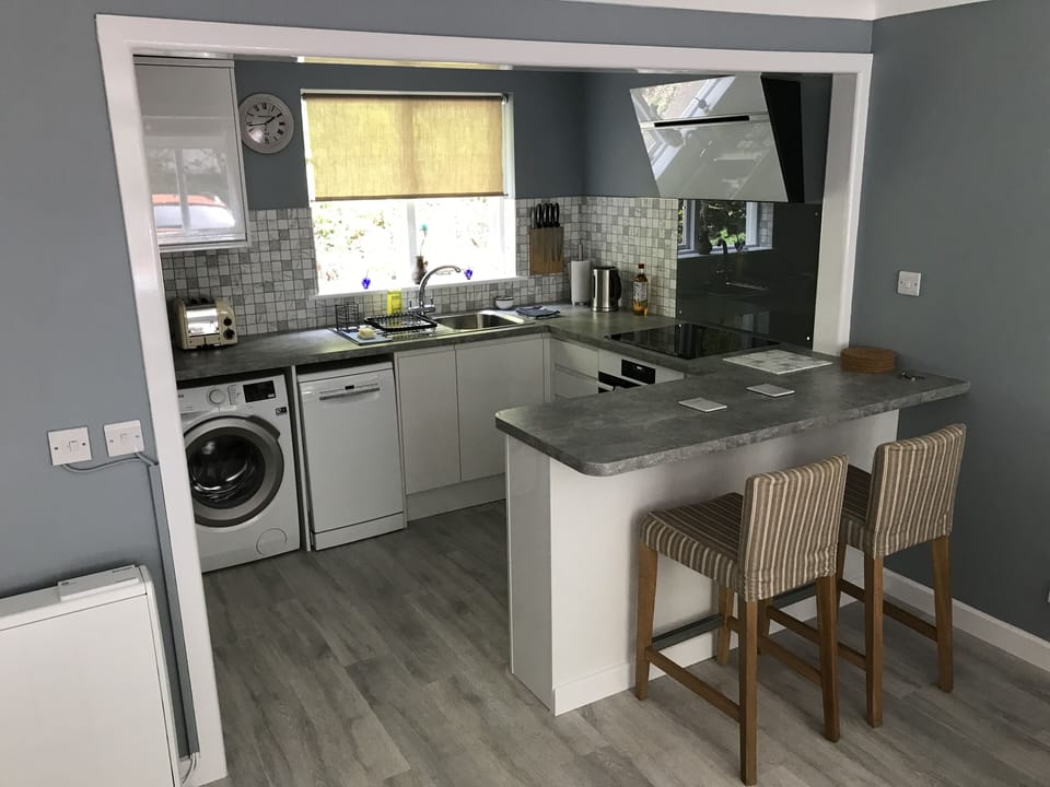 Breakfast bar and kitchen