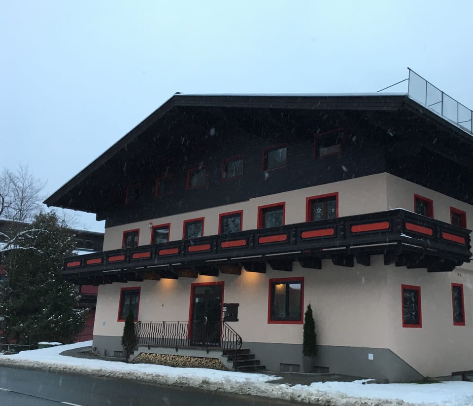 Snowy scene of the new refurbished Haus/chalet apartment
