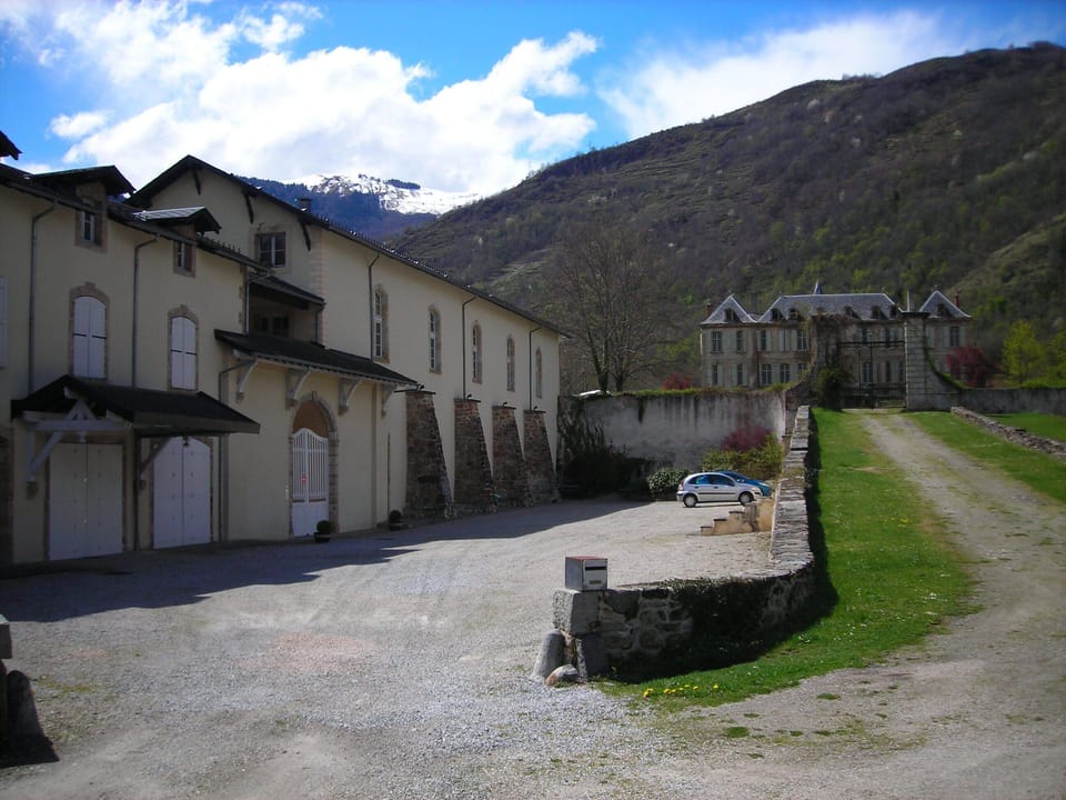 Main Car Park with Chateau in Background