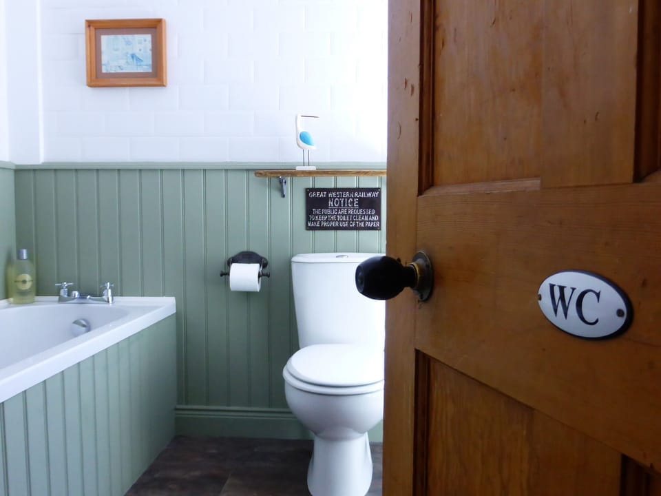 Family bathroom on the ground floor.