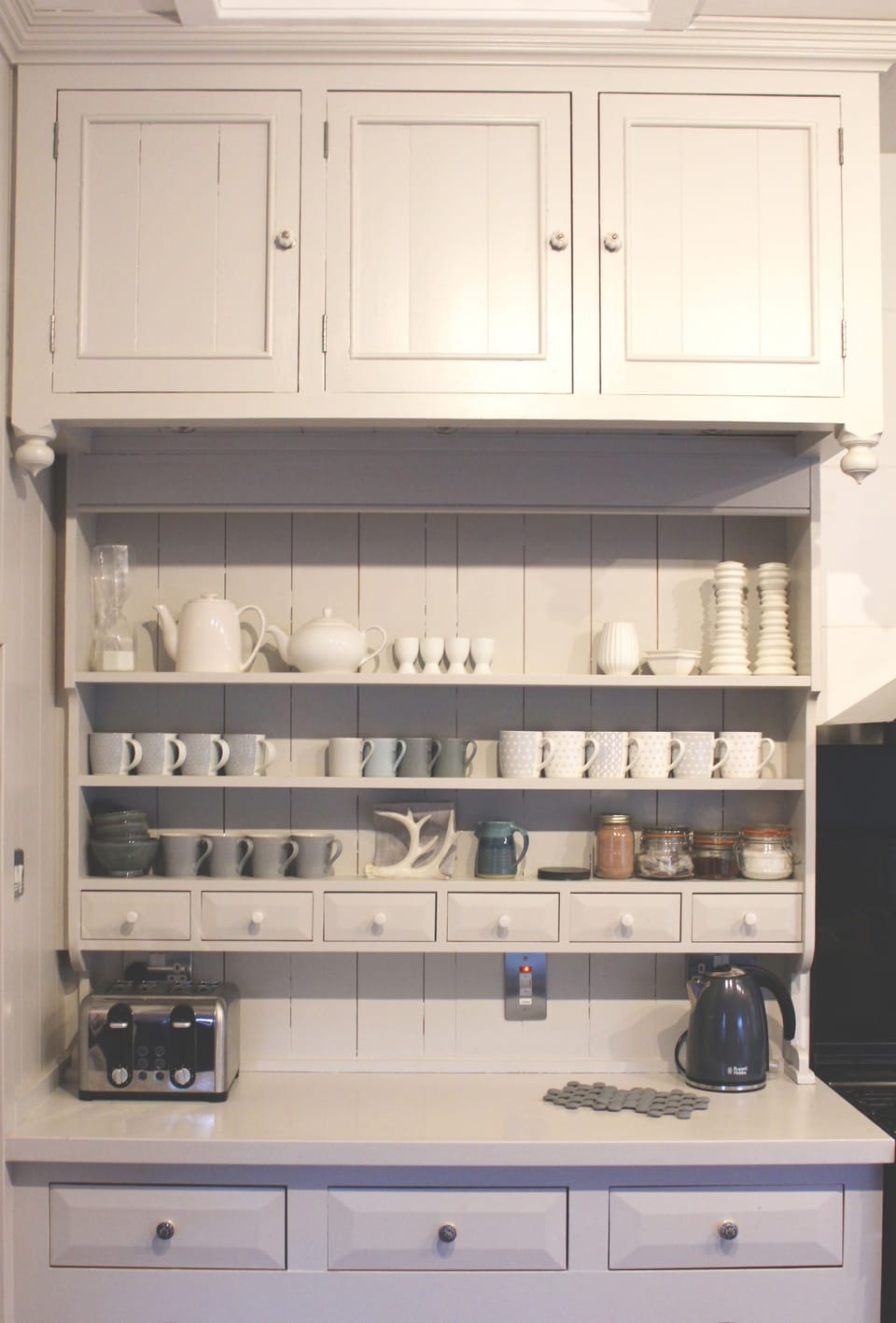 The well equipped kitchen has every thing you could need!