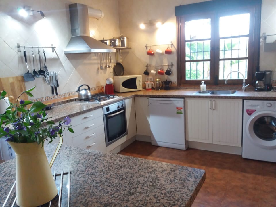 Bright and well equipped kitchen with all you need.!