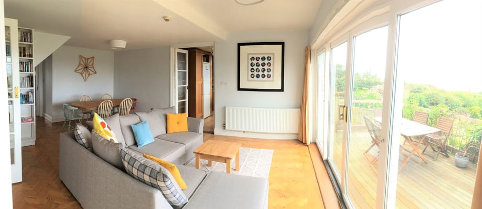 Living Dining Area