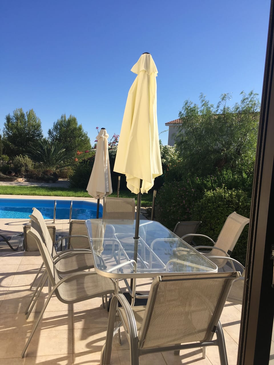 patio dining table
