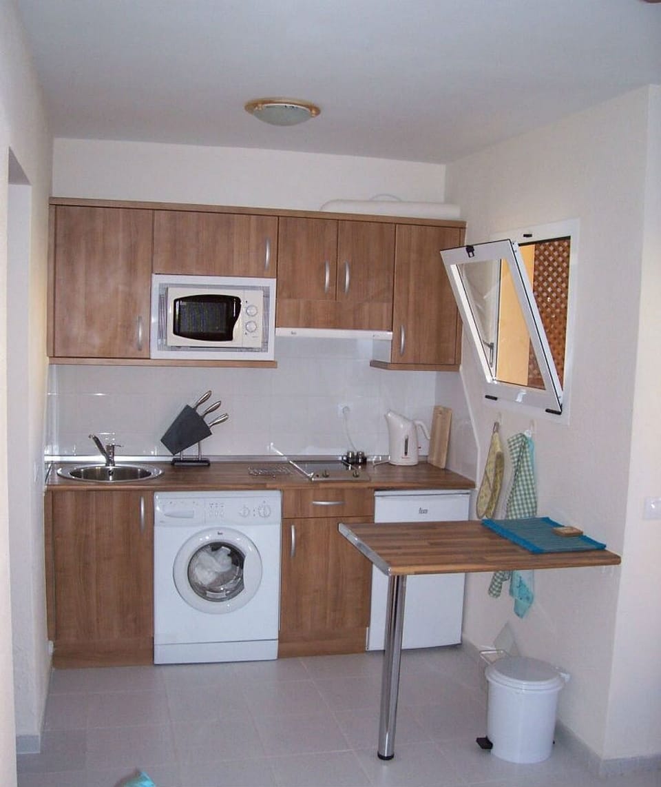 Well equipped kitchen