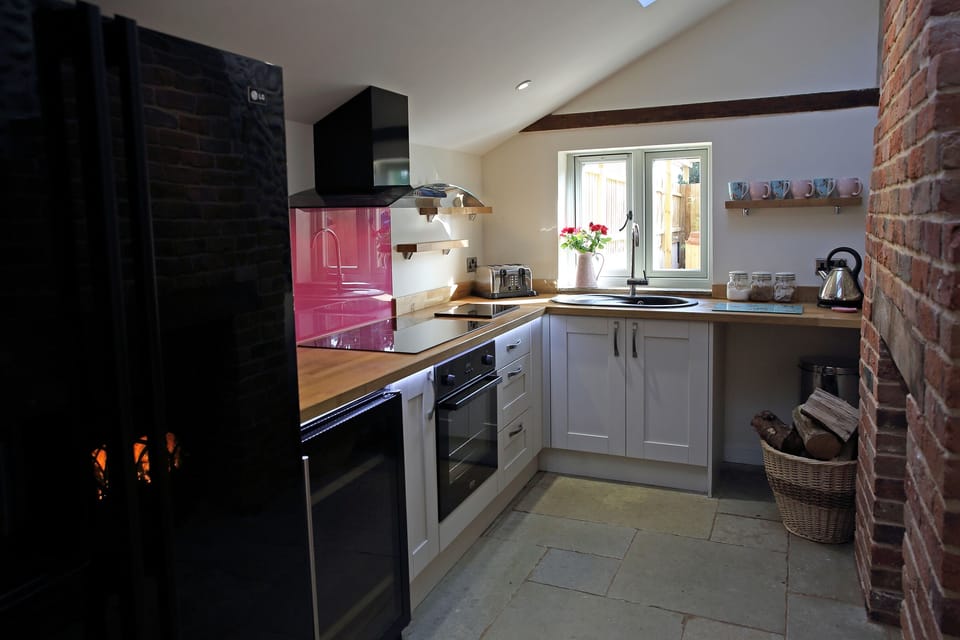 Fully fitted kitchen