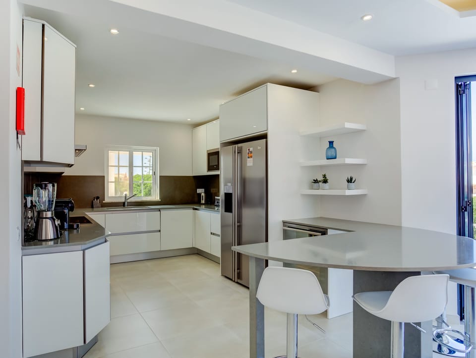 Modern kitchen with breakfast bar