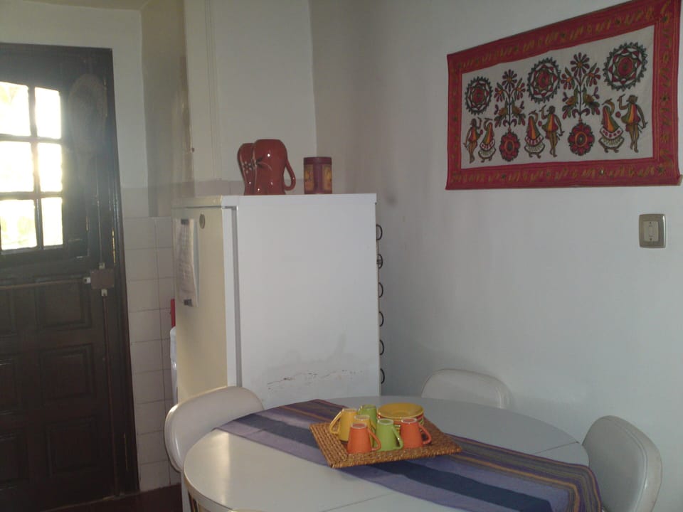Kitchen with door to the garden