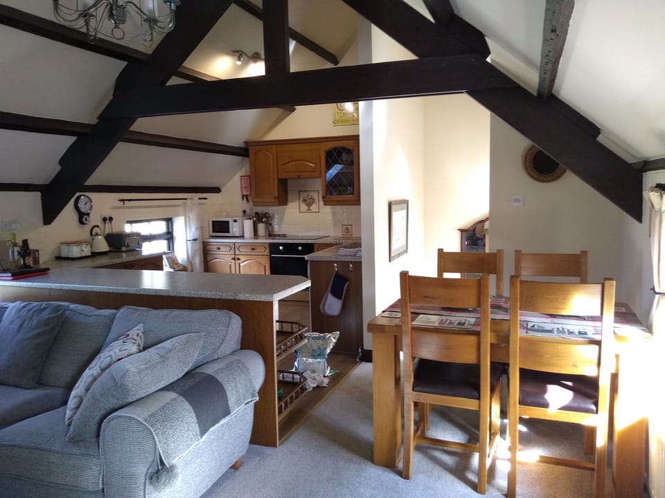 Extending oak dining table for 4 people
