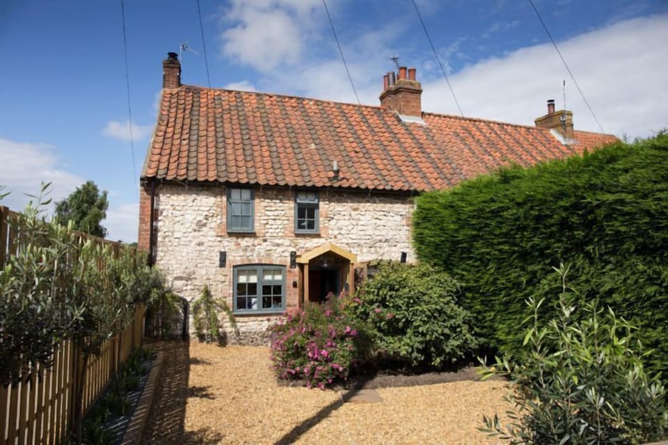 No. 33 Cottage 1, Thornham: Perfectly embodies modern living by the sea