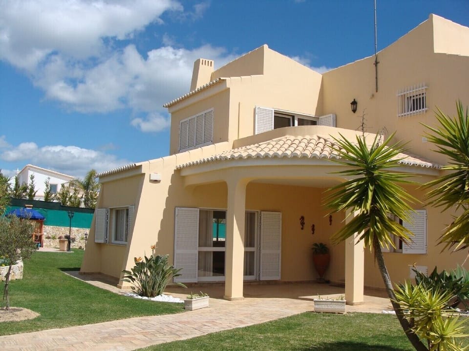 FRONT VILLA
