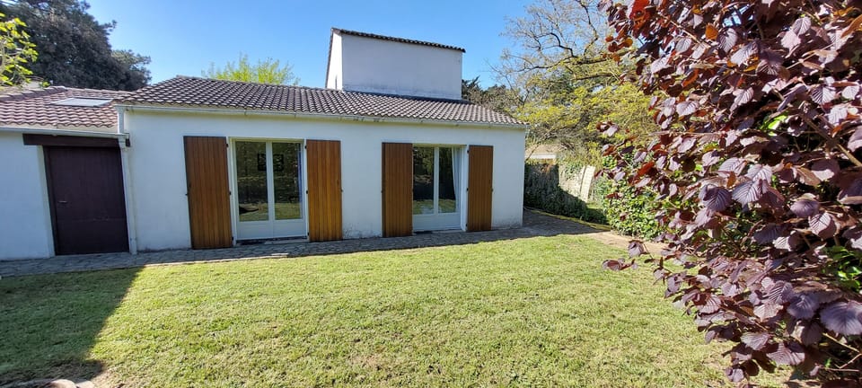 House and garden at back