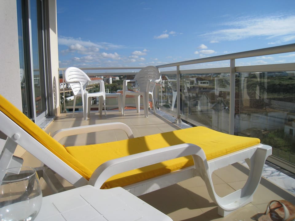 Balcony 1: Afternoon sun on front balcony