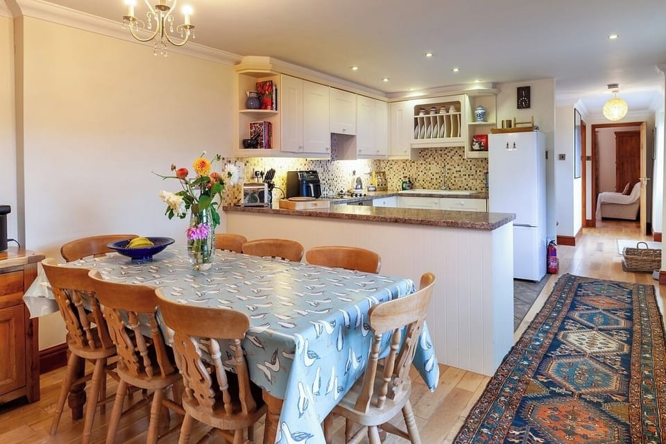 Kitchen dinning area 