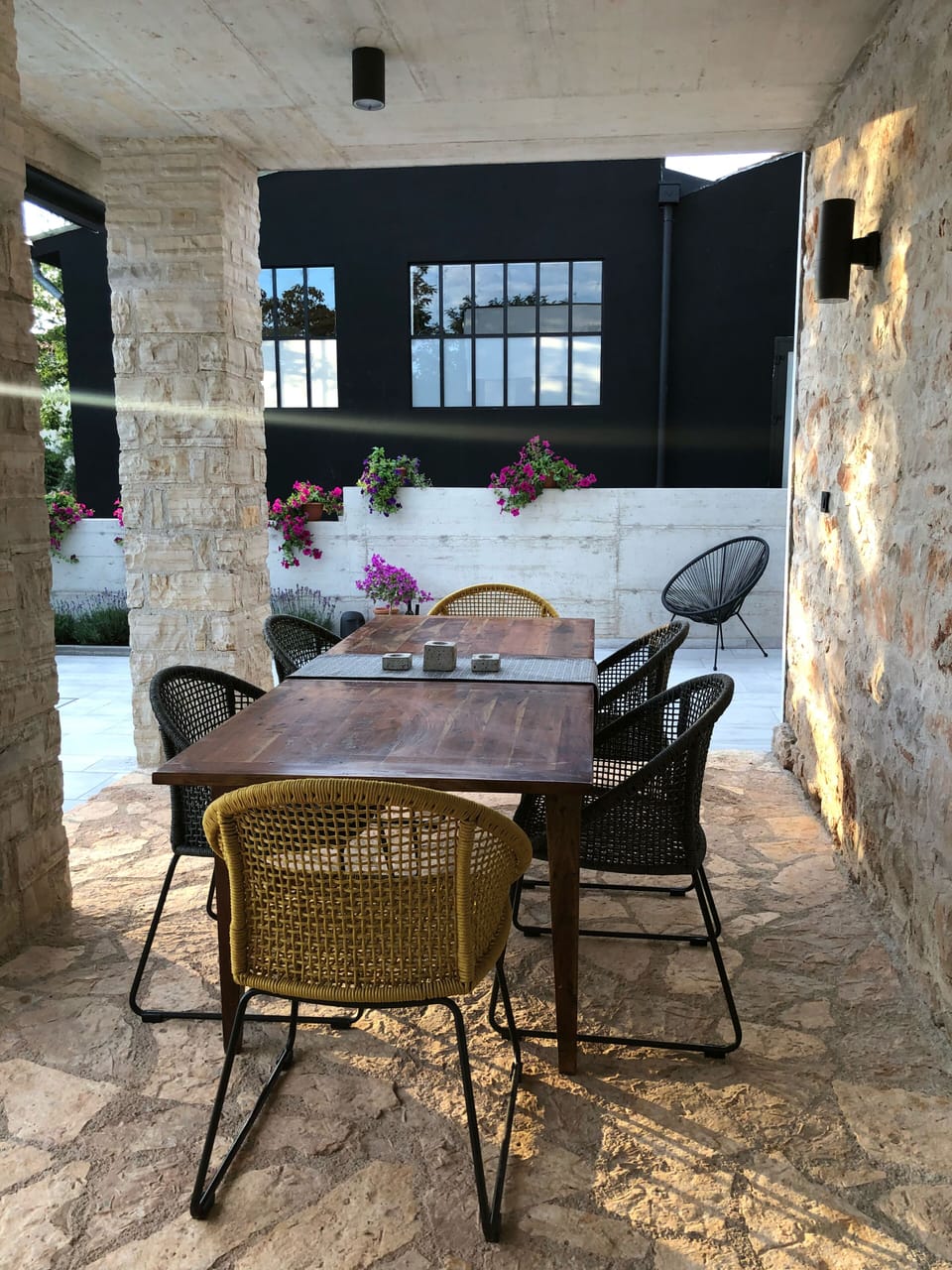 Outdoor dining under cover, main terrace 