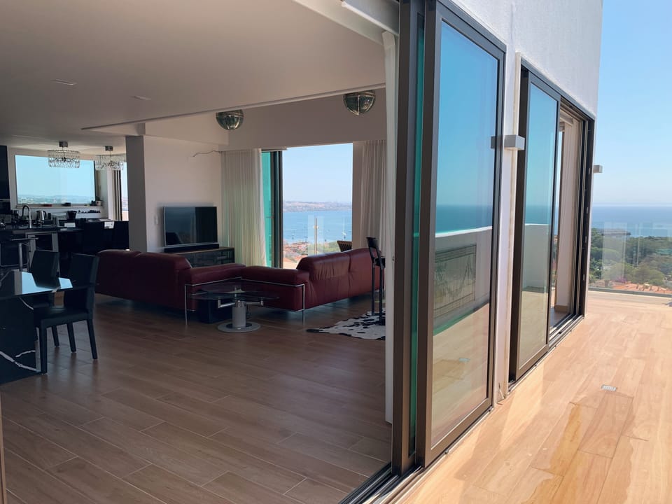 Overview with the sliding doors open
