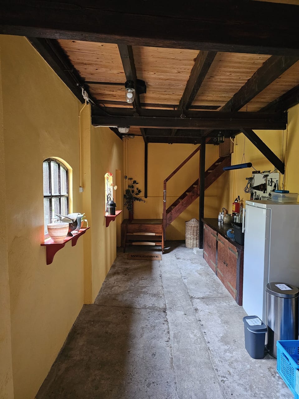 stairs to your attic (16 steps) and parking for your bikes (near sockets)