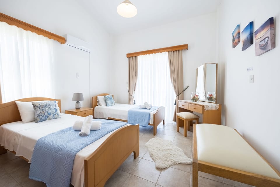 Twin bedroom