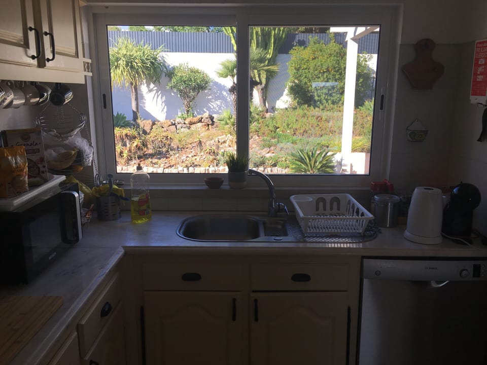 Kitchen sink area